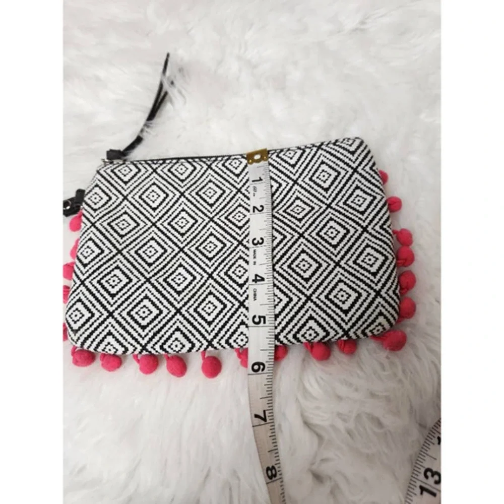 American‎ Eagle Outfitters Womens Pom Wristlet Black White Diamond Inside Pocket
